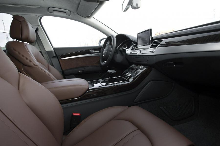 Интерьер Audi A8 Hybrid (D4) 2011 года  (WW) (фото 17 из 67)